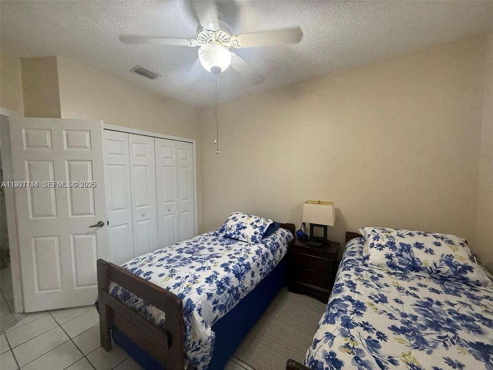 En Venta: $540,000 (4 camas, 2 baños, 1815 Pies cuadrados)