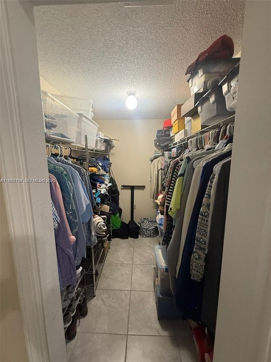 En Venta: $540,000 (4 camas, 2 baños, 1815 Pies cuadrados)