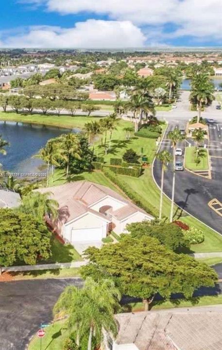 En Venta: $540,000 (4 camas, 2 baños, 1815 Pies cuadrados)