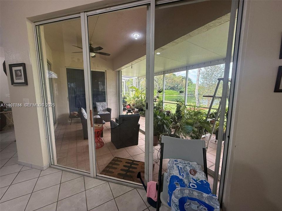 En Venta: $540,000 (4 camas, 2 baños, 1815 Pies cuadrados)