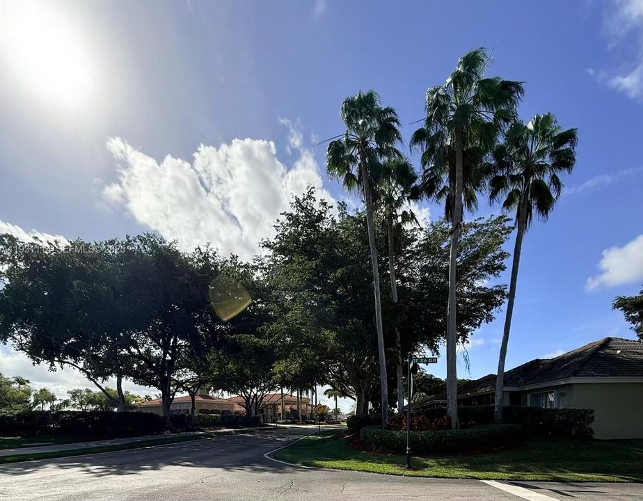 For Sale: $540,000 (4 beds, 2 baths, 1815 Square Feet)