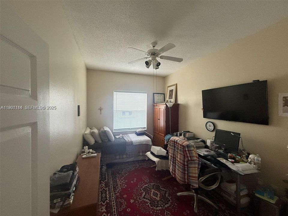 En Venta: $540,000 (4 camas, 2 baños, 1815 Pies cuadrados)