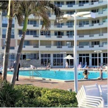 出租: $3,800 (2 贝兹, 2 浴室, 1094 平方英尺)