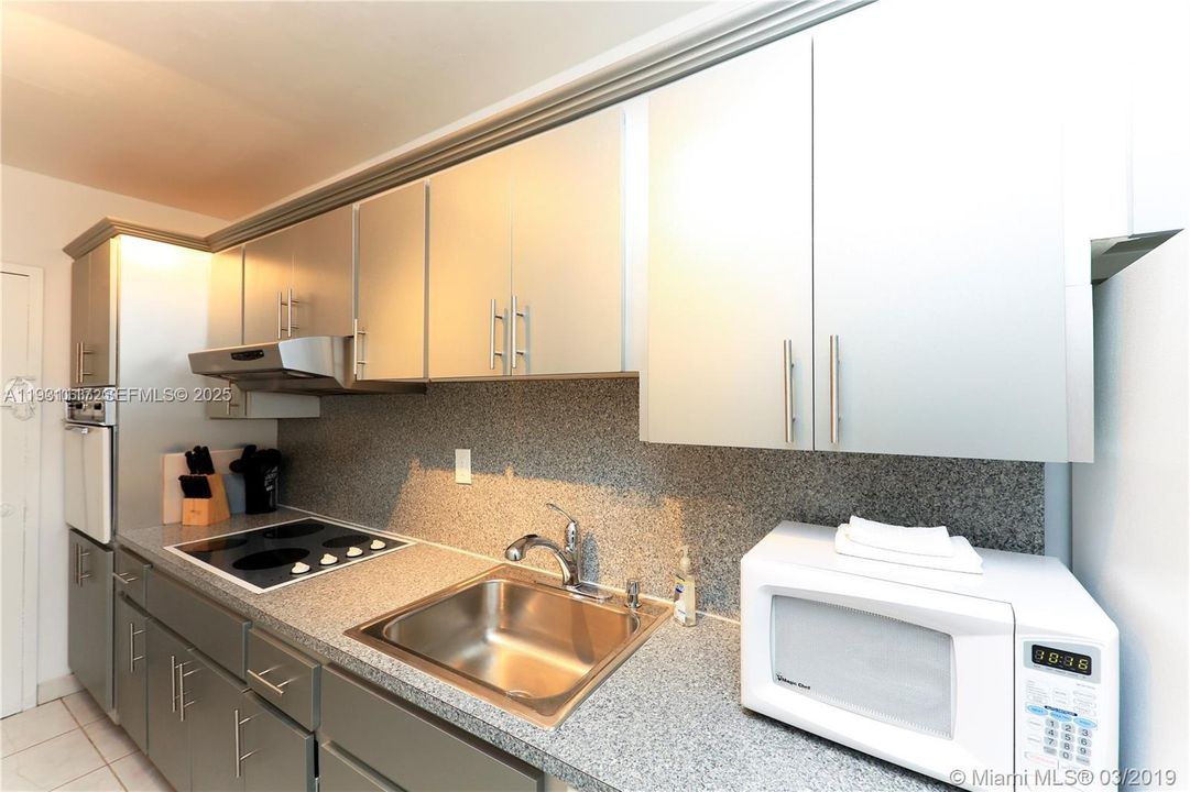 В аренду: $2,300 (0 спален, 1 ванн, 515 Квадратных фут)