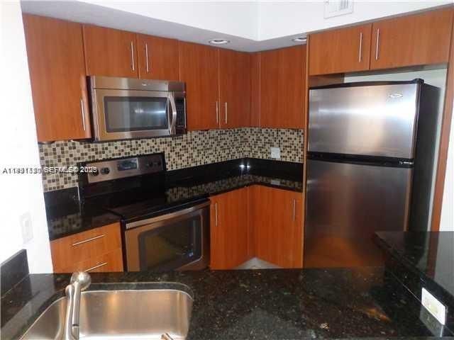 For Sale: $227,000 (2 beds, 2 baths, 1027 Square Feet)