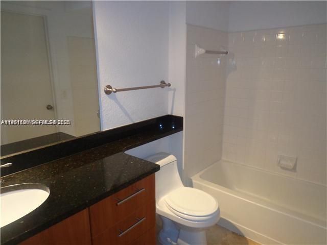 For Sale: $227,000 (2 beds, 2 baths, 1027 Square Feet)