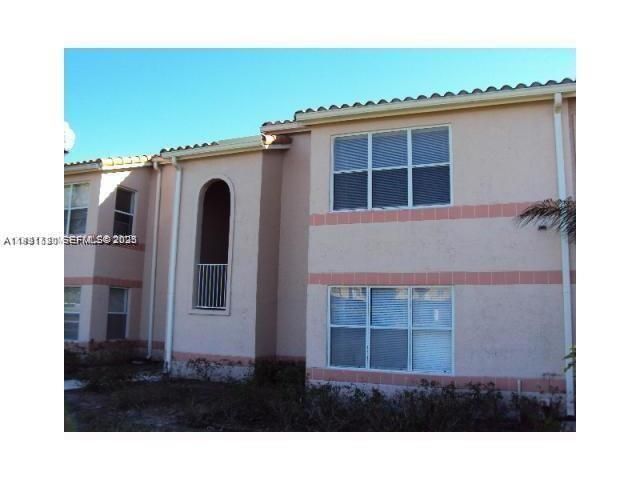For Sale: $227,000 (2 beds, 2 baths, 1027 Square Feet)