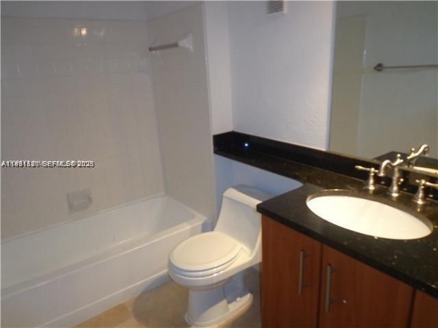 For Sale: $227,000 (2 beds, 2 baths, 1027 Square Feet)