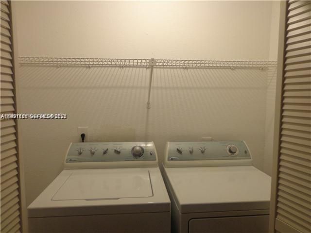 For Sale: $227,000 (2 beds, 2 baths, 1027 Square Feet)