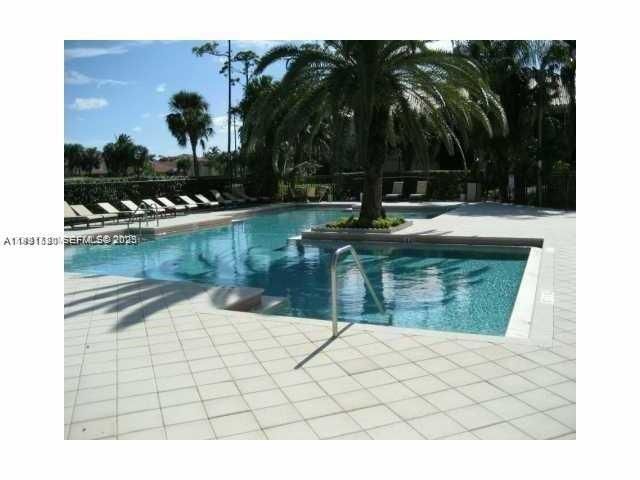 For Sale: $227,000 (2 beds, 2 baths, 1027 Square Feet)