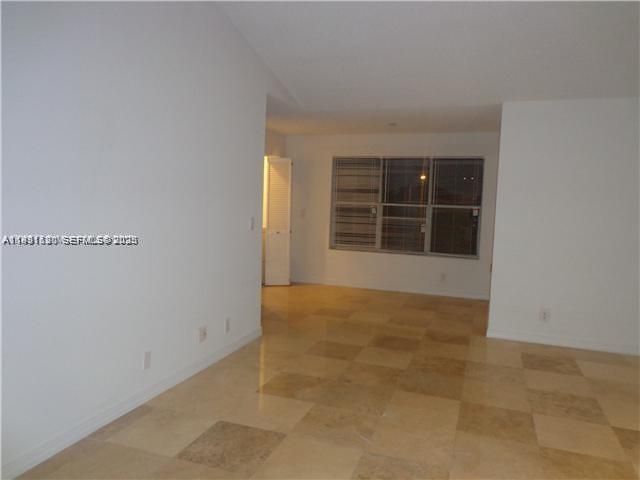 For Sale: $227,000 (2 beds, 2 baths, 1027 Square Feet)