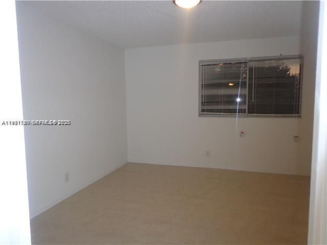 For Sale: $227,000 (2 beds, 2 baths, 1027 Square Feet)