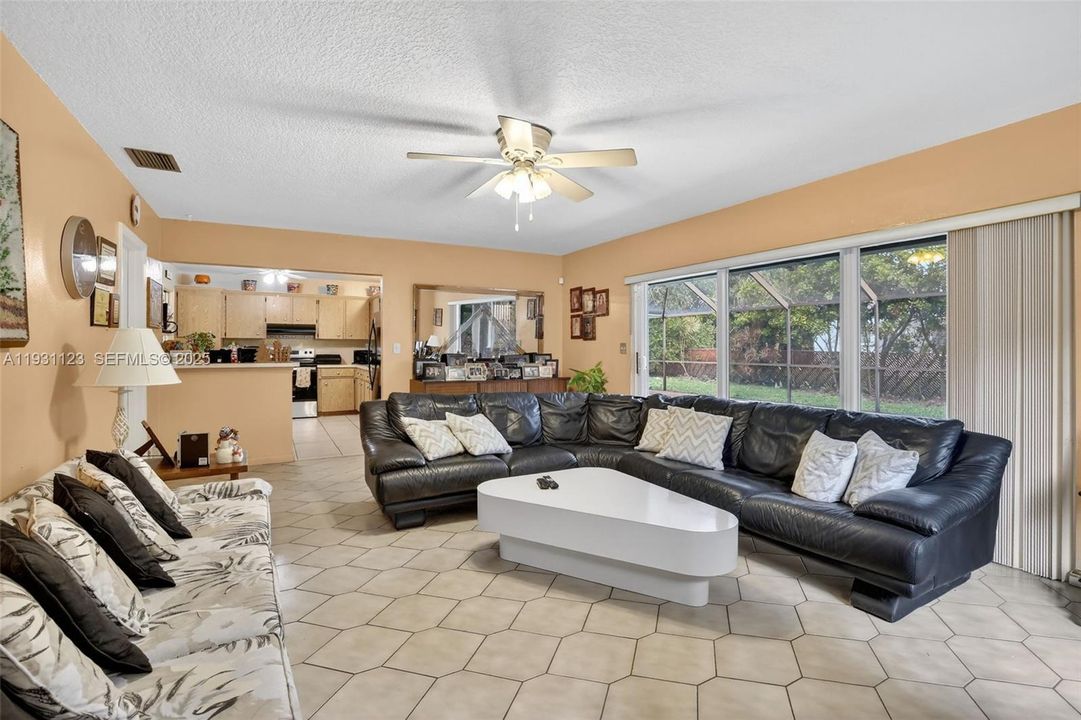 待售: $649,900 (3 贝兹, 2 浴室, 1967 平方英尺)