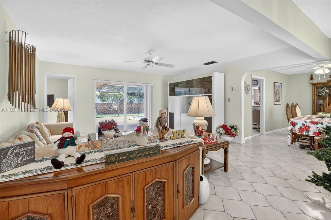 待售: $649,900 (3 贝兹, 2 浴室, 1967 平方英尺)