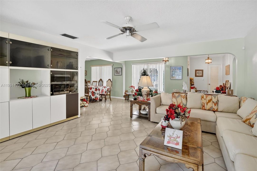 待售: $649,900 (3 贝兹, 2 浴室, 1967 平方英尺)