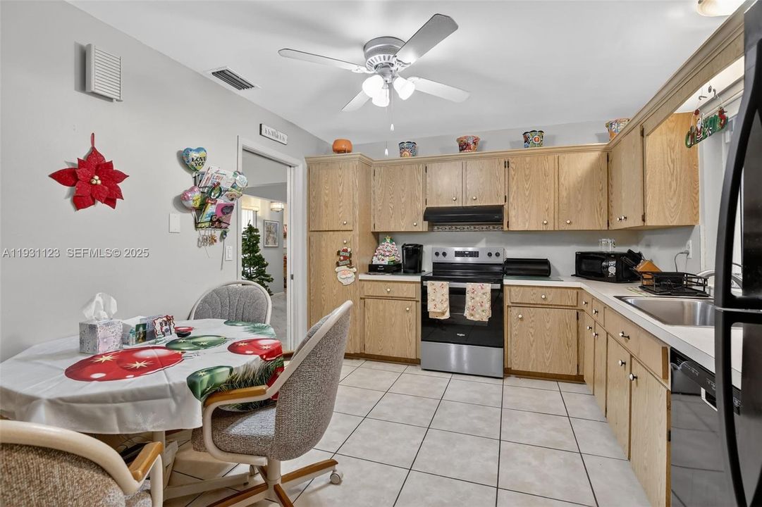 待售: $649,900 (3 贝兹, 2 浴室, 1967 平方英尺)