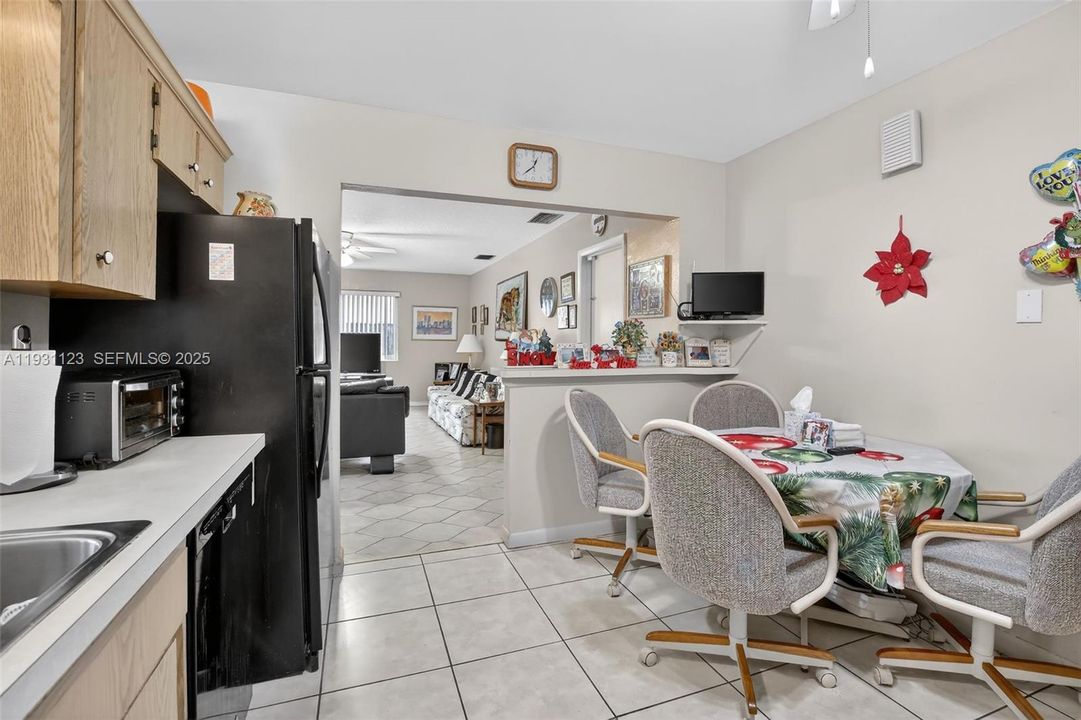 待售: $649,900 (3 贝兹, 2 浴室, 1967 平方英尺)