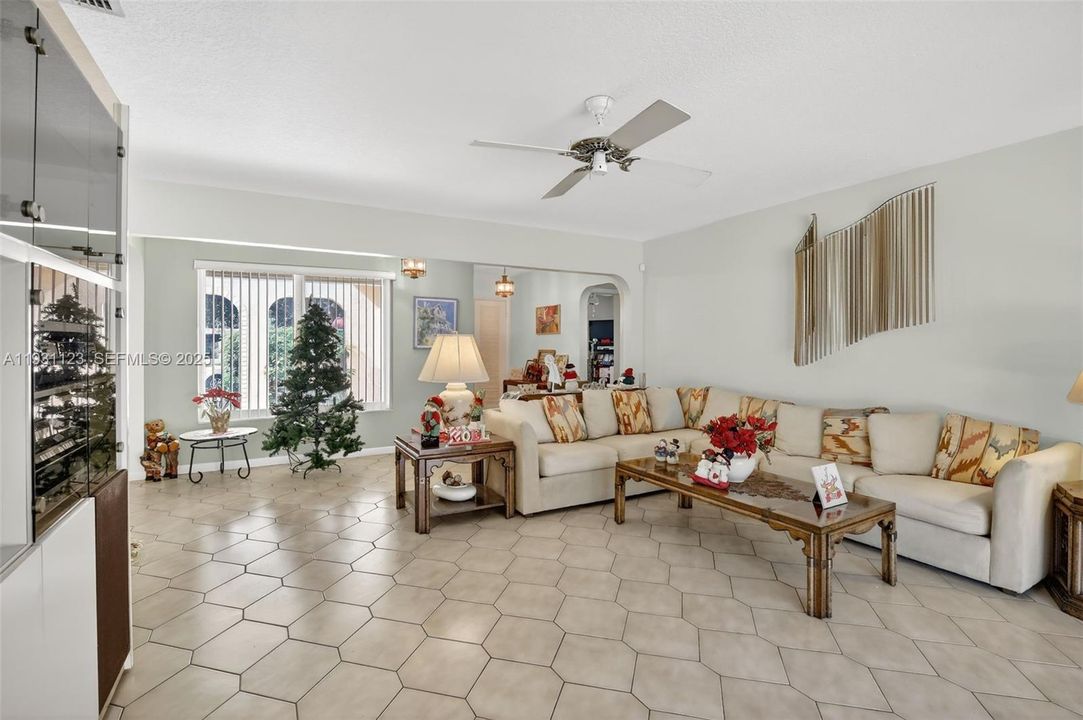 待售: $649,900 (3 贝兹, 2 浴室, 1967 平方英尺)