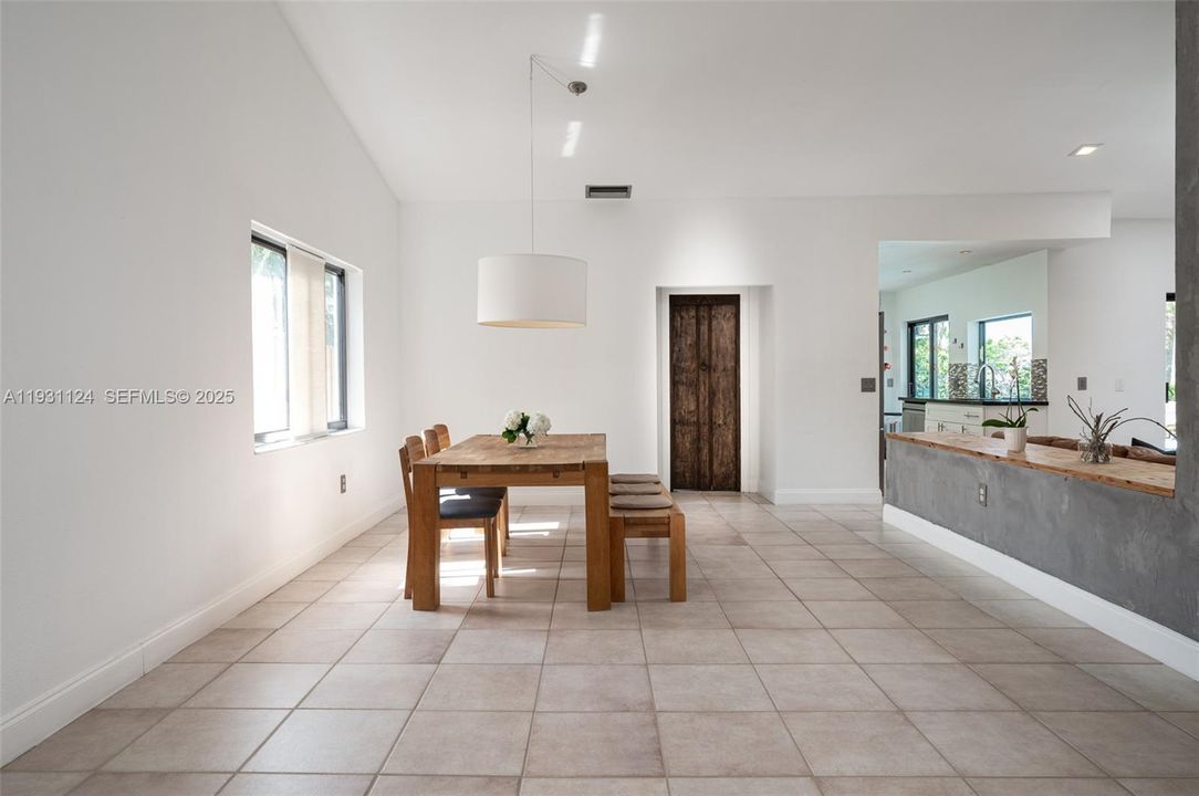 For Rent: $5,150 (4 beds, 3 baths, 2061 Square Feet)