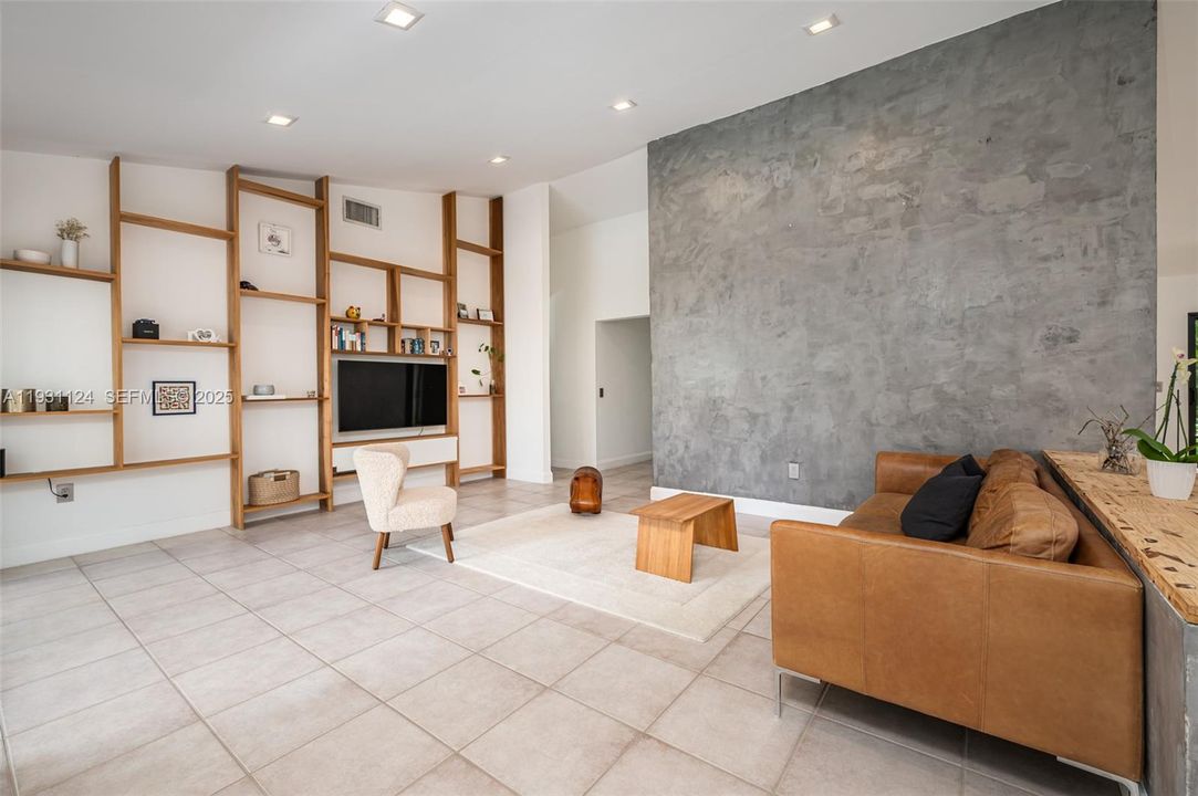 For Rent: $5,150 (4 beds, 3 baths, 2061 Square Feet)