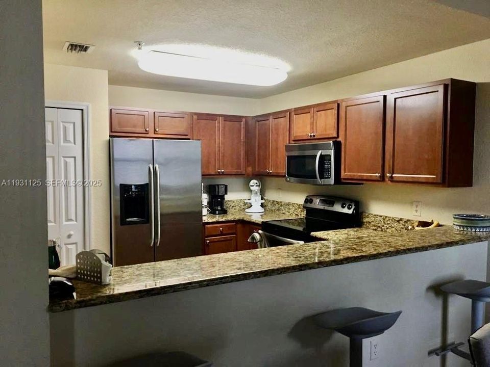 For Rent: $2,800 (3 beds, 2 baths, 1256 Square Feet)