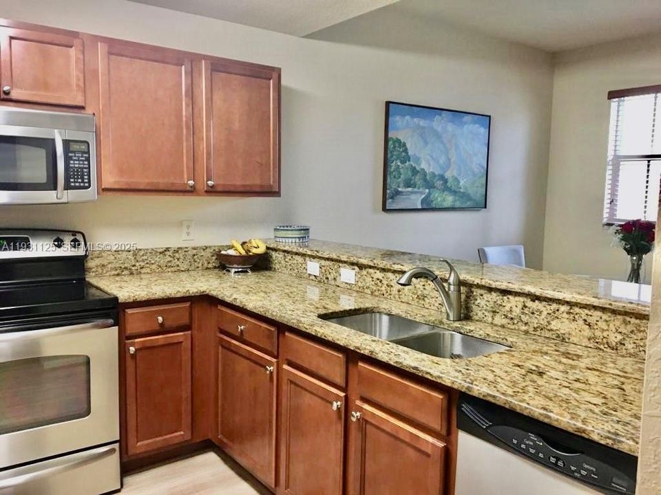 For Rent: $2,800 (3 beds, 2 baths, 1256 Square Feet)