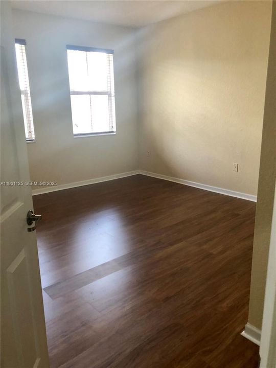 For Rent: $2,800 (3 beds, 2 baths, 1256 Square Feet)