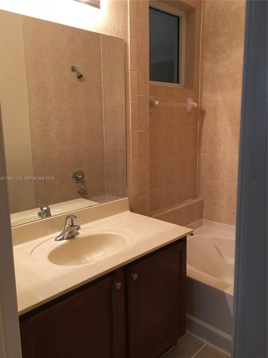 For Rent: $2,800 (3 beds, 2 baths, 1256 Square Feet)