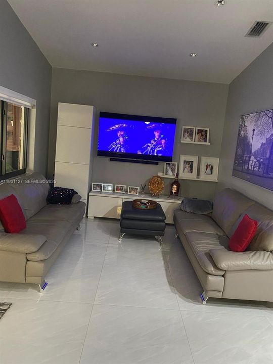 В аренду: $3,500 (3 спален, 2 ванн, 1451 Квадратных фут)