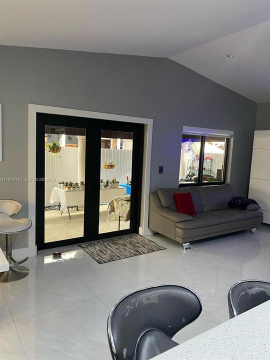 В аренду: $3,500 (3 спален, 2 ванн, 1451 Квадратных фут)