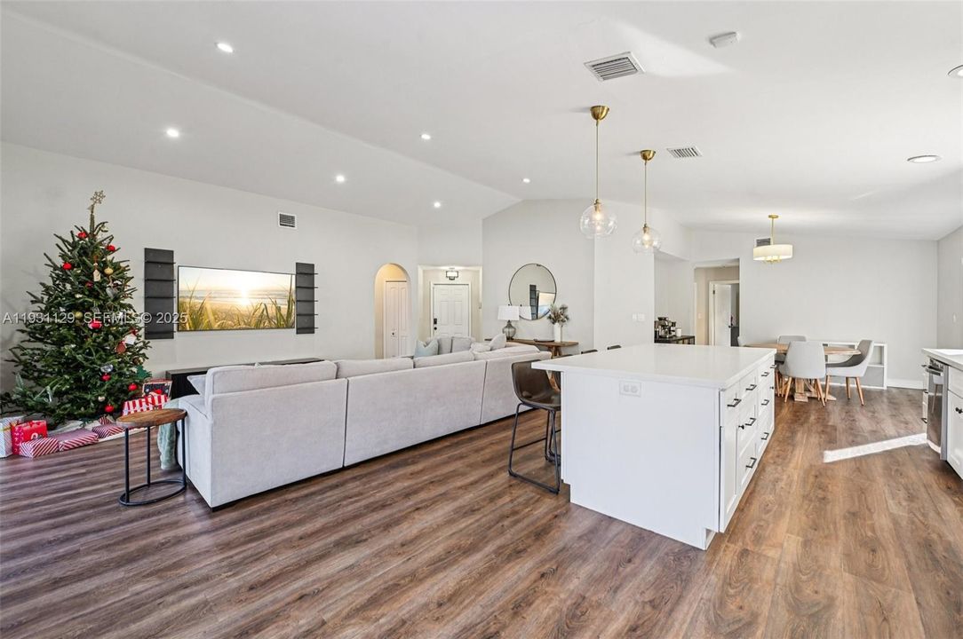 En Renta: $3,700 (3 camas, 2 baños, 1624 Pies cuadrados)