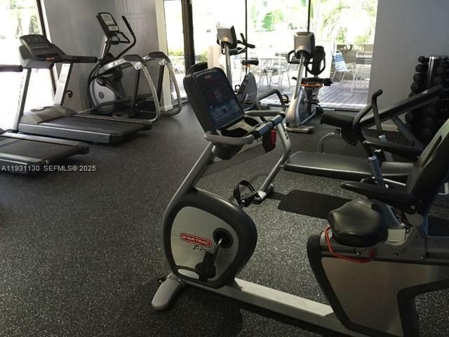 For Rent: $1,850 (1 beds, 1 baths, 705 Square Feet)