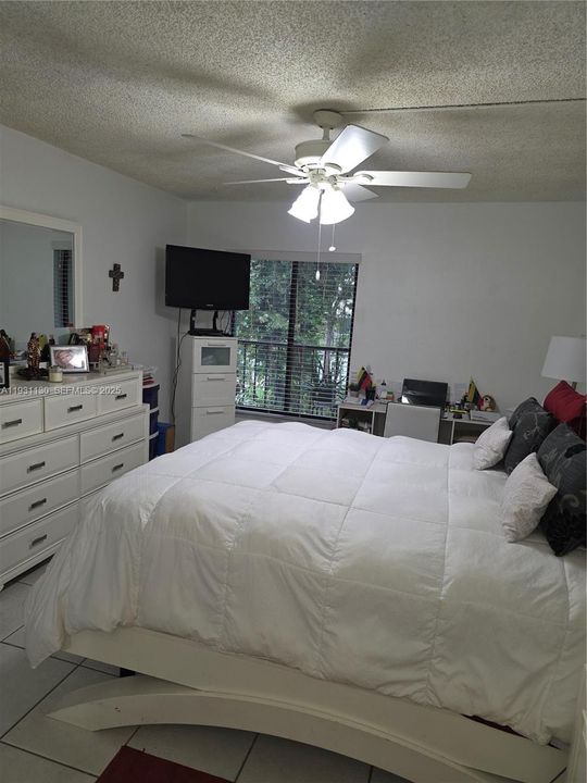 For Rent: $1,850 (1 beds, 1 baths, 705 Square Feet)