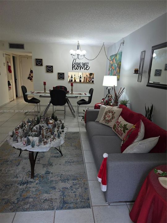 For Rent: $1,850 (1 beds, 1 baths, 705 Square Feet)