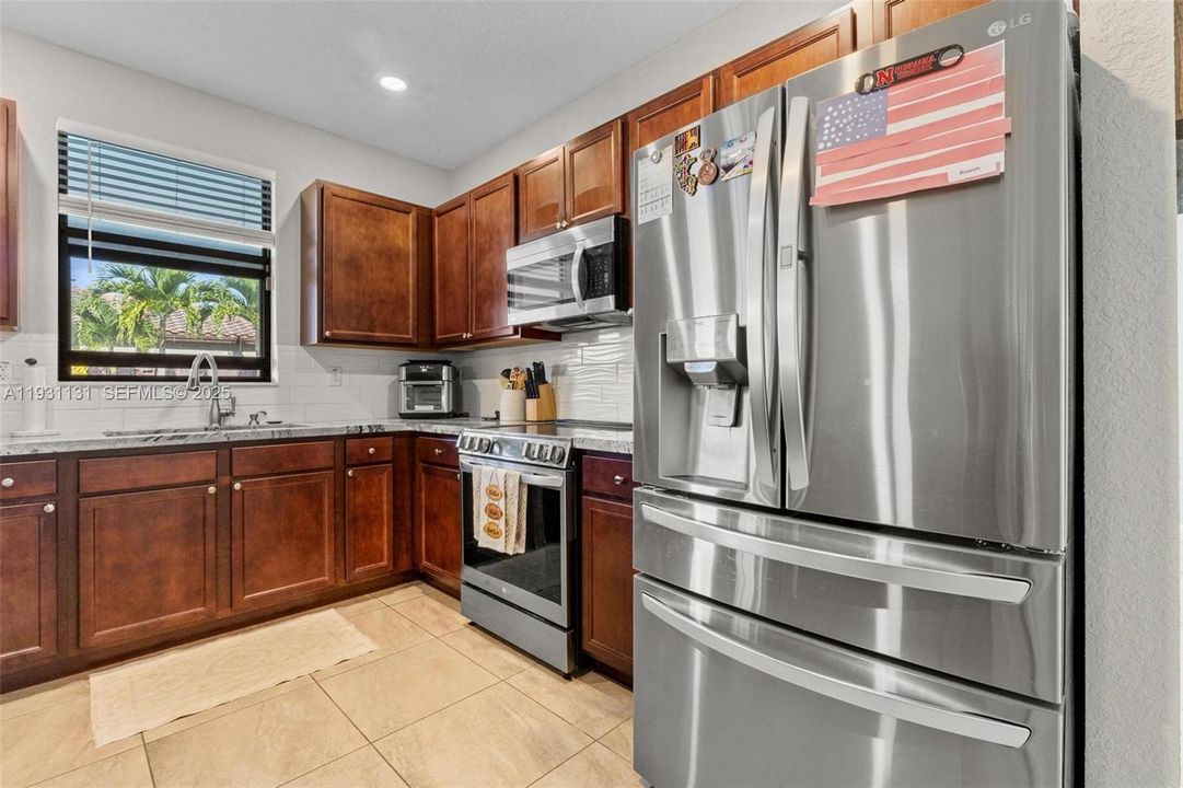 На продажу: $685,000 (4 спален, 2 ванн, 2720 Квадратных фут)