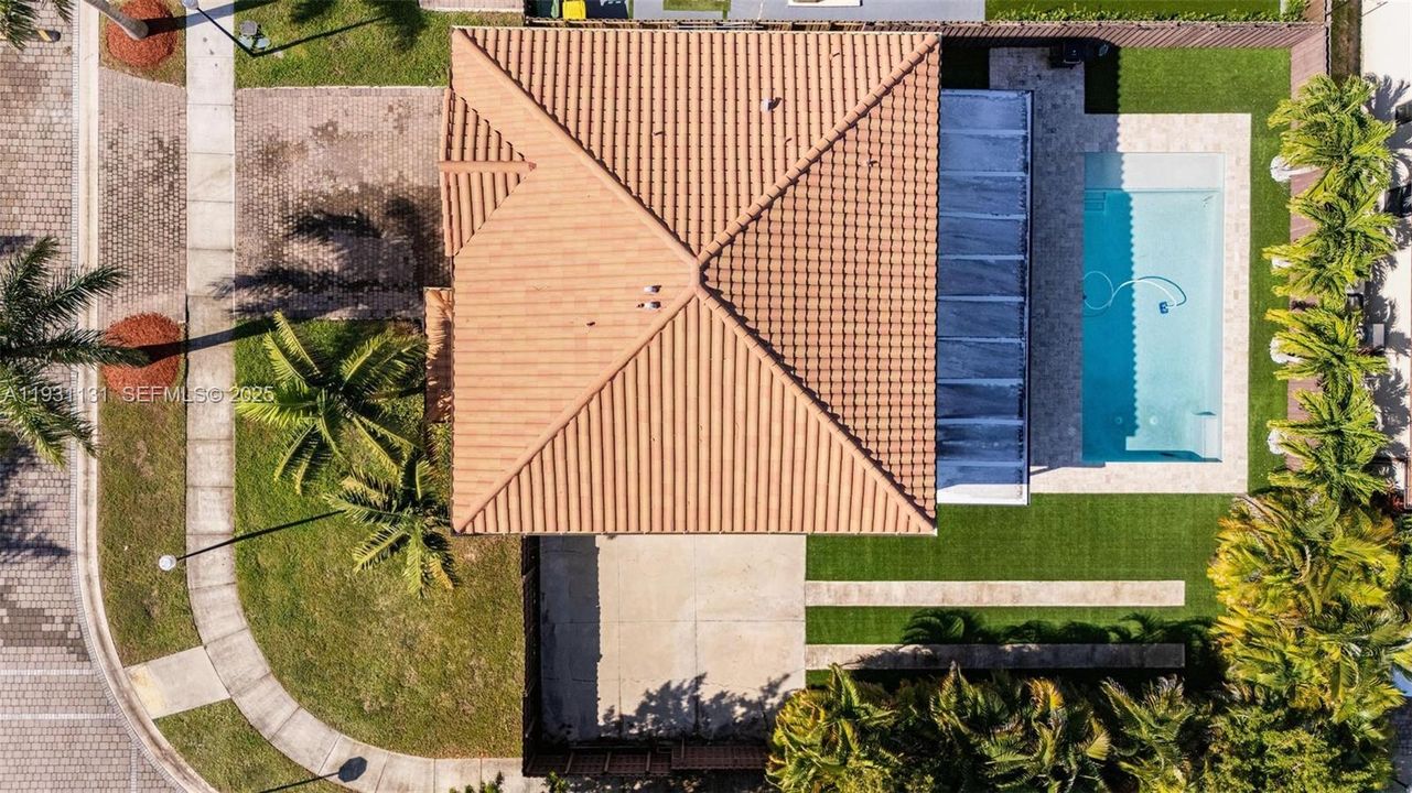 На продажу: $685,000 (4 спален, 2 ванн, 2720 Квадратных фут)