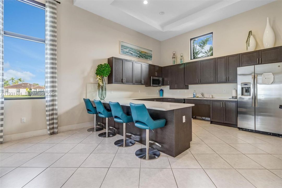 На продажу: $685,000 (4 спален, 2 ванн, 2720 Квадратных фут)