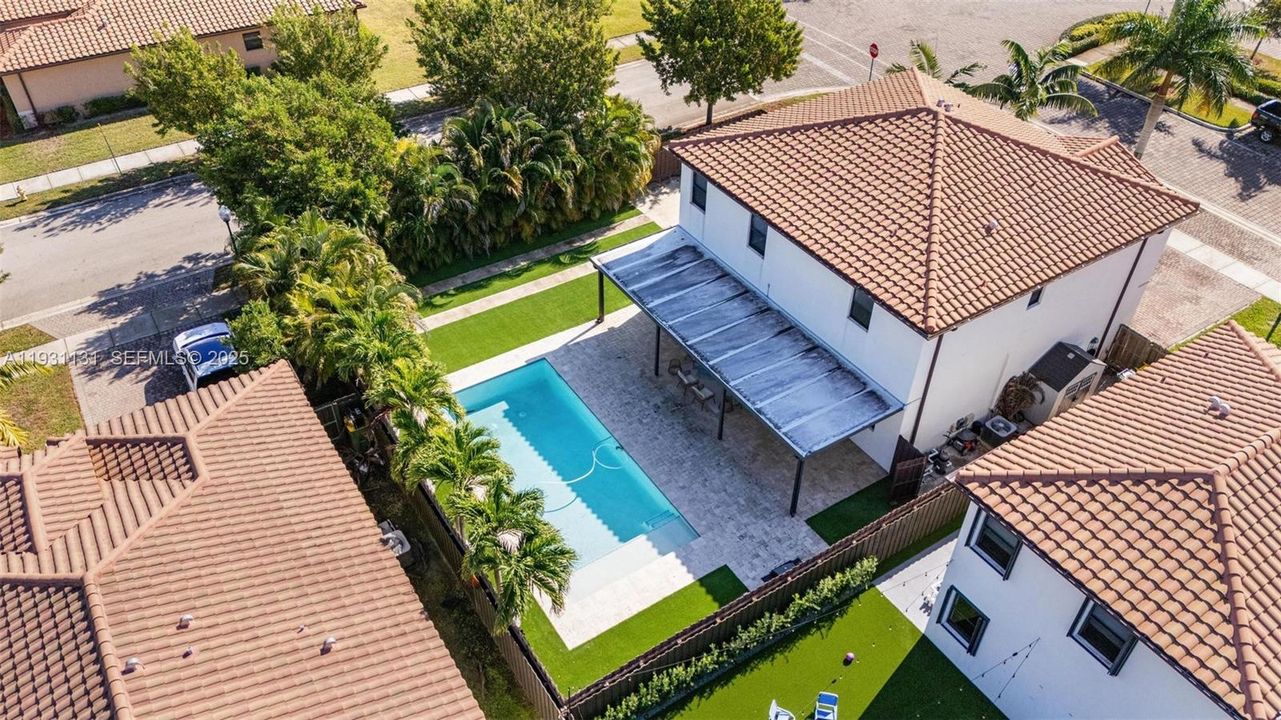 На продажу: $685,000 (4 спален, 2 ванн, 2720 Квадратных фут)