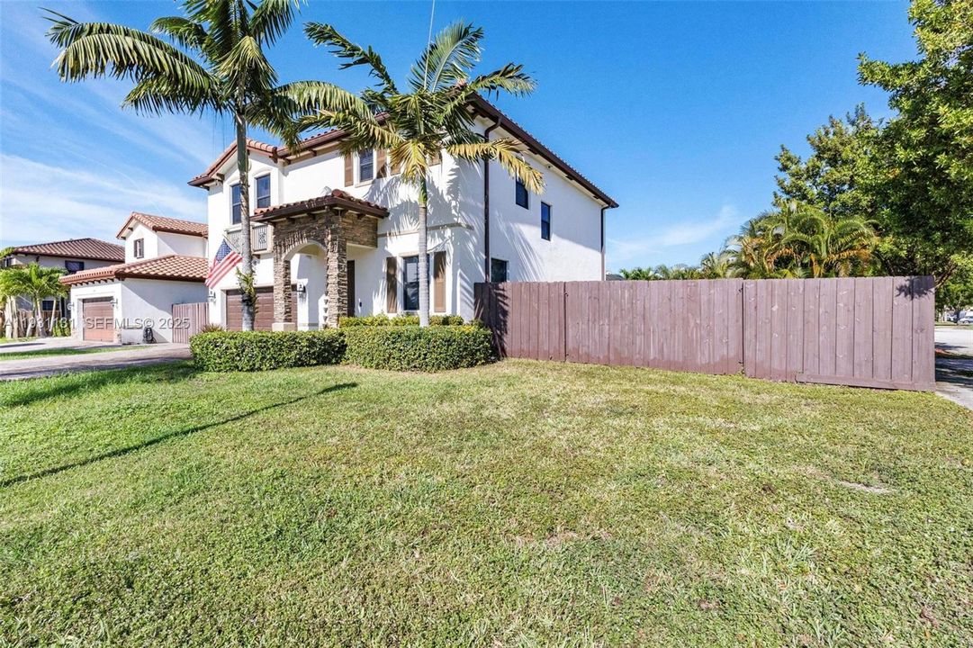 На продажу: $685,000 (4 спален, 2 ванн, 2720 Квадратных фут)