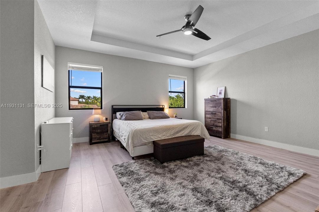 На продажу: $685,000 (4 спален, 2 ванн, 2720 Квадратных фут)