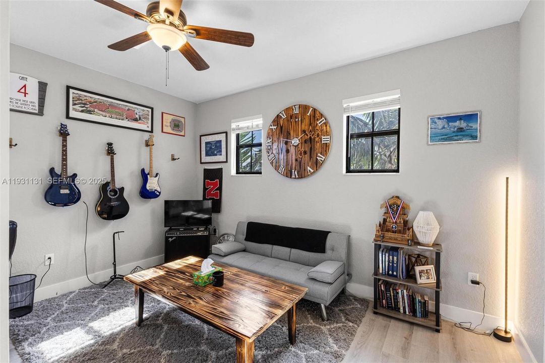 На продажу: $685,000 (4 спален, 2 ванн, 2720 Квадратных фут)