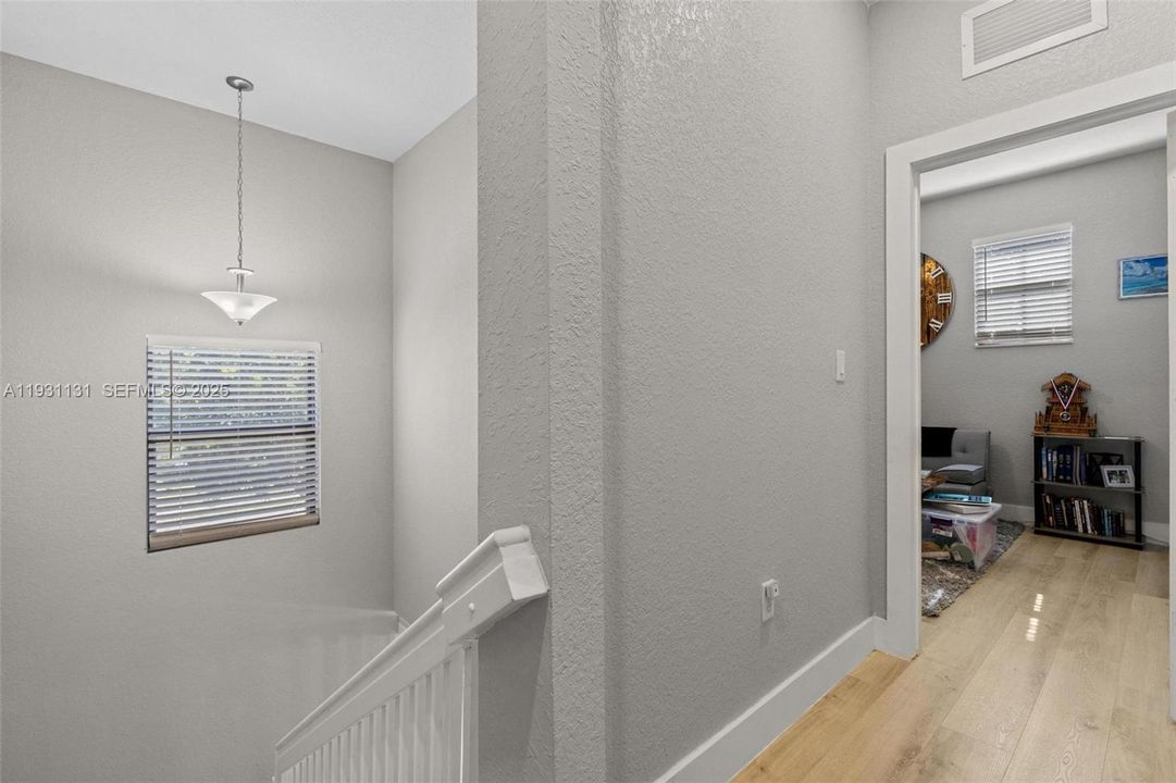 На продажу: $685,000 (4 спален, 2 ванн, 2720 Квадратных фут)