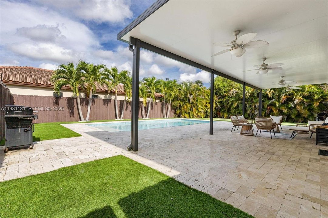 На продажу: $685,000 (4 спален, 2 ванн, 2720 Квадратных фут)