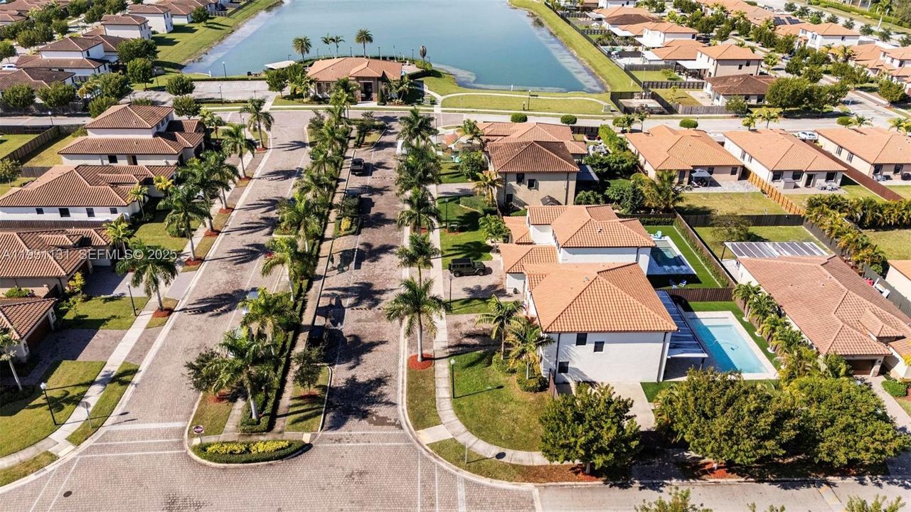 На продажу: $685,000 (4 спален, 2 ванн, 2720 Квадратных фут)