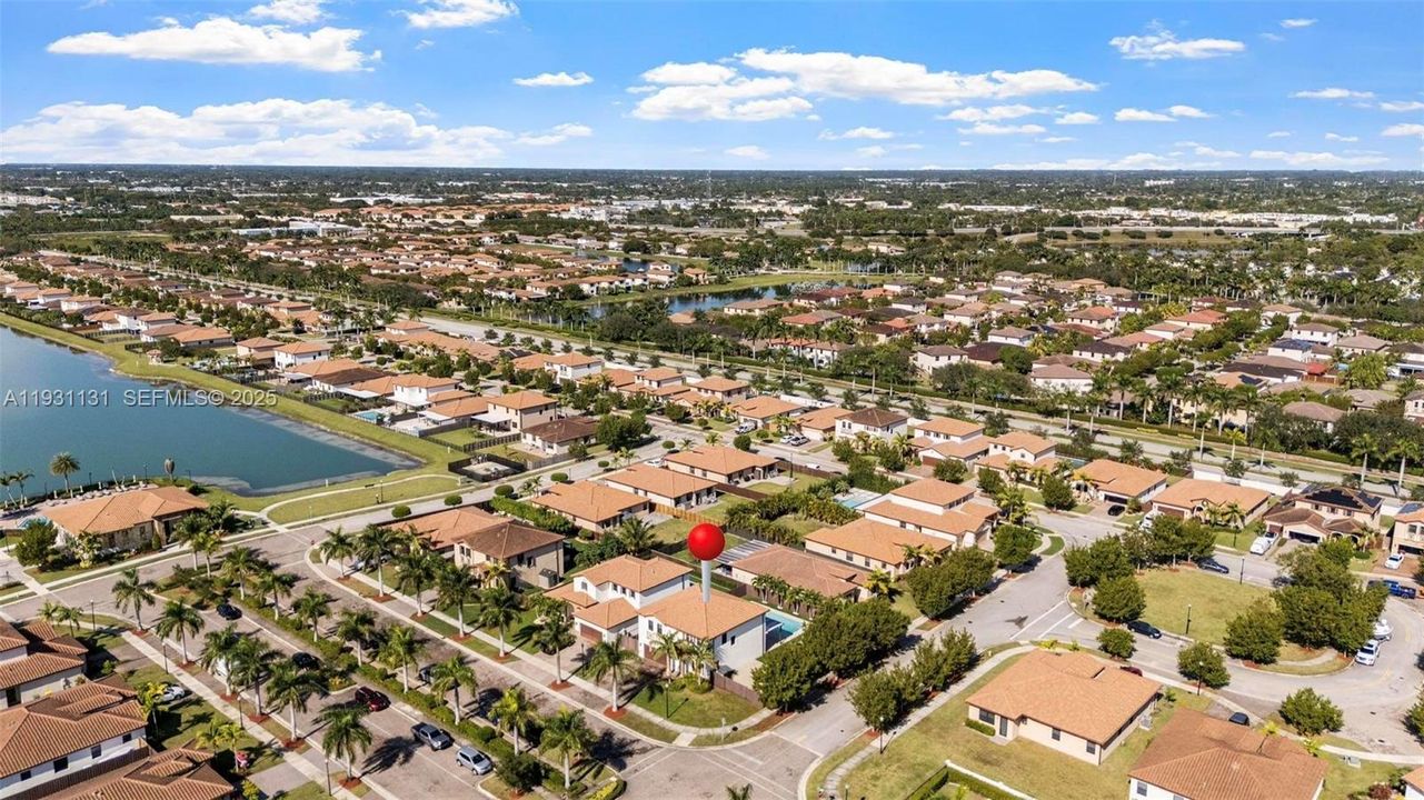 На продажу: $685,000 (4 спален, 2 ванн, 2720 Квадратных фут)