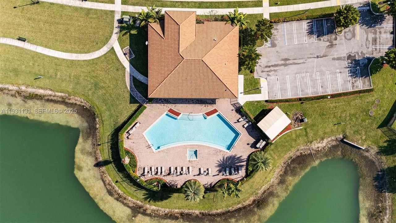 На продажу: $685,000 (4 спален, 2 ванн, 2720 Квадратных фут)