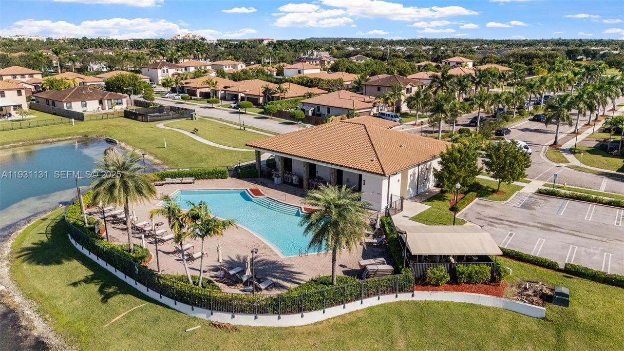 На продажу: $685,000 (4 спален, 2 ванн, 2720 Квадратных фут)