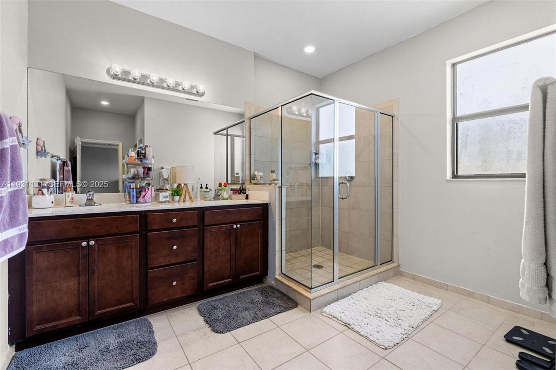 На продажу: $685,000 (4 спален, 2 ванн, 2720 Квадратных фут)