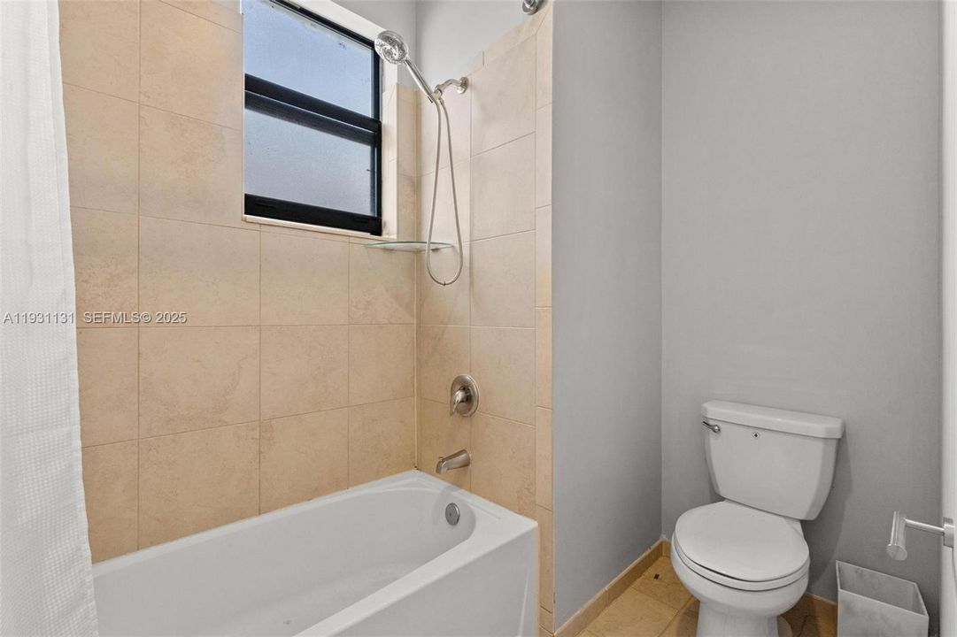 На продажу: $685,000 (4 спален, 2 ванн, 2720 Квадратных фут)