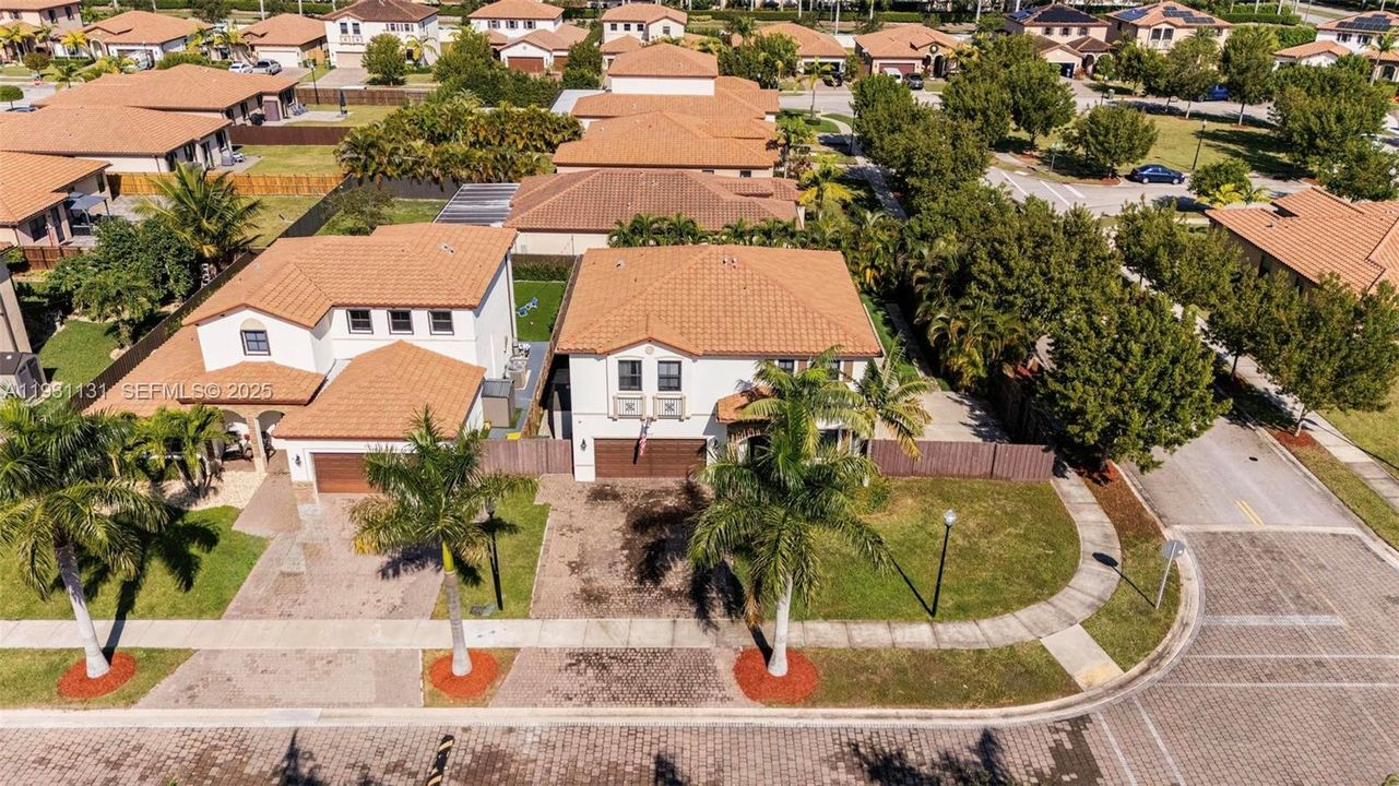 На продажу: $685,000 (4 спален, 2 ванн, 2720 Квадратных фут)